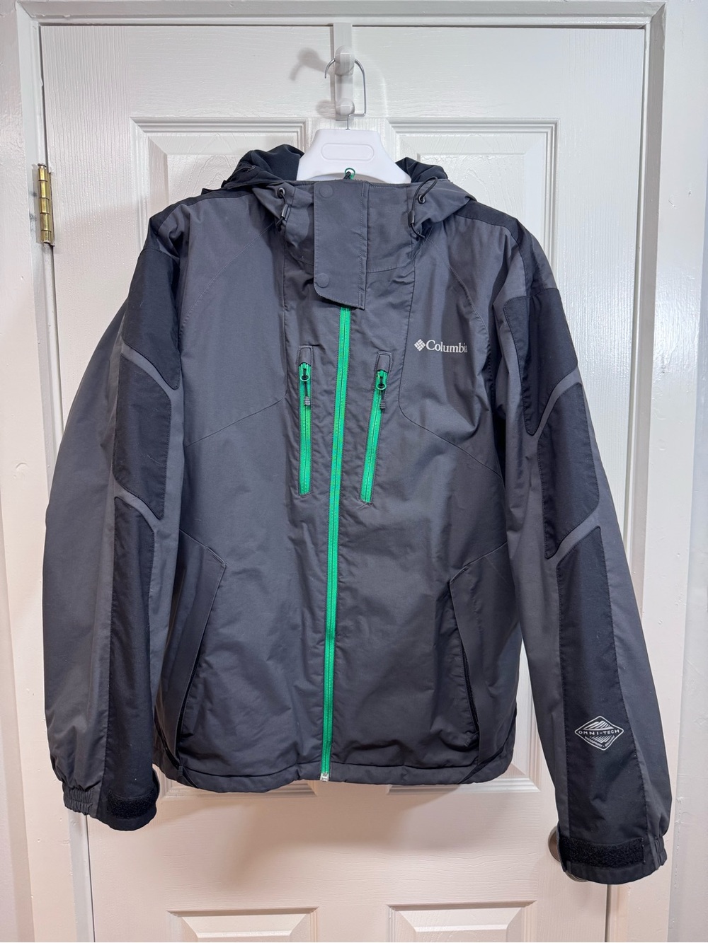 Columbia Gray Ski Jacket with Green Zippers